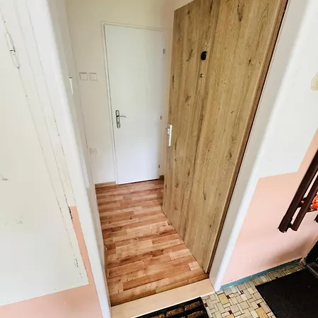 Pro 4 Osoby Ve Meste Nad Ohri