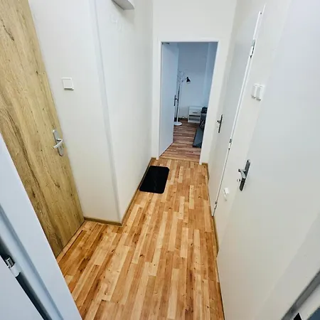 Pro 4 Osoby Ve Meste Nad Ohri *