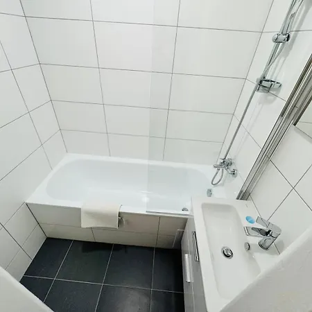Pro 4 Osoby Ve Meste Nad Ohri